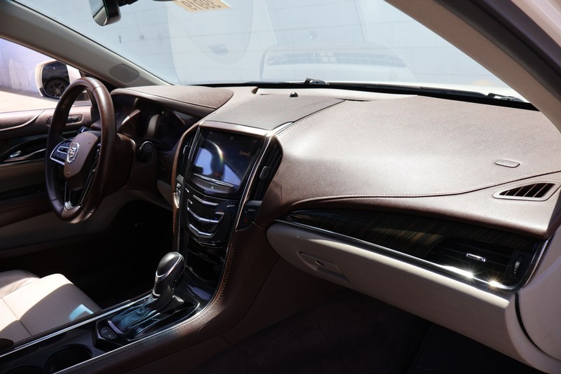 Cadillac ATS Vehicle Full-screen Gallery Image 18