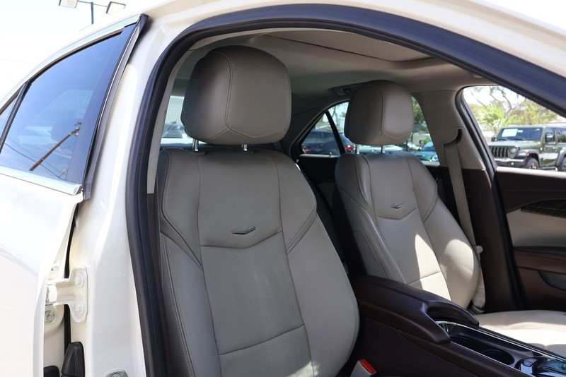 Cadillac ATS Vehicle Full-screen Gallery Image 19