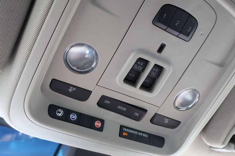Cadillac ATS Vehicle Full-screen Gallery Image 30