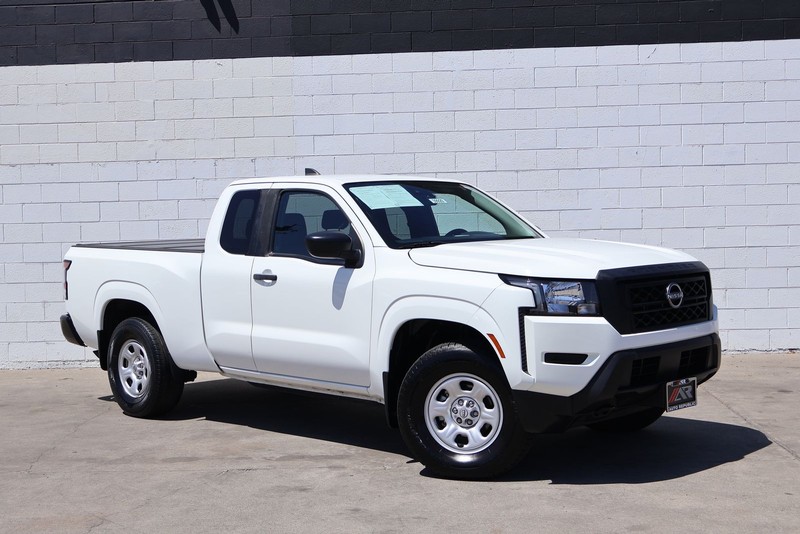 Nissan Frontier Vehicle Full-screen Gallery Image 02