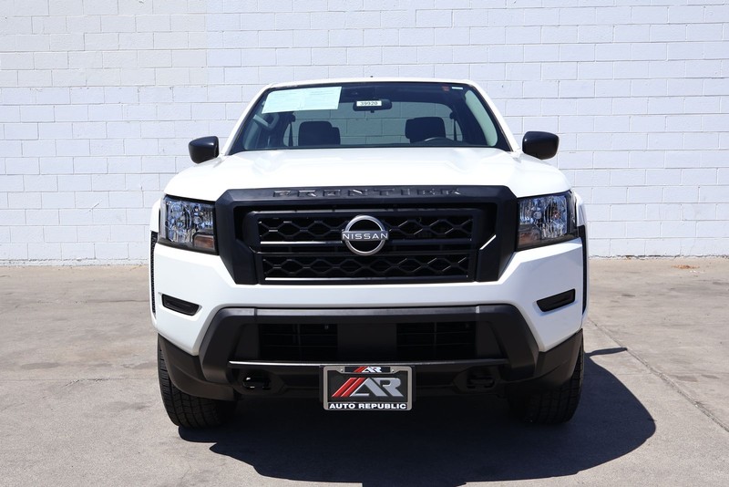 Nissan Frontier Vehicle Full-screen Gallery Image 03