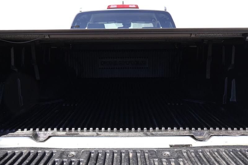 Nissan Frontier Vehicle Full-screen Gallery Image 08