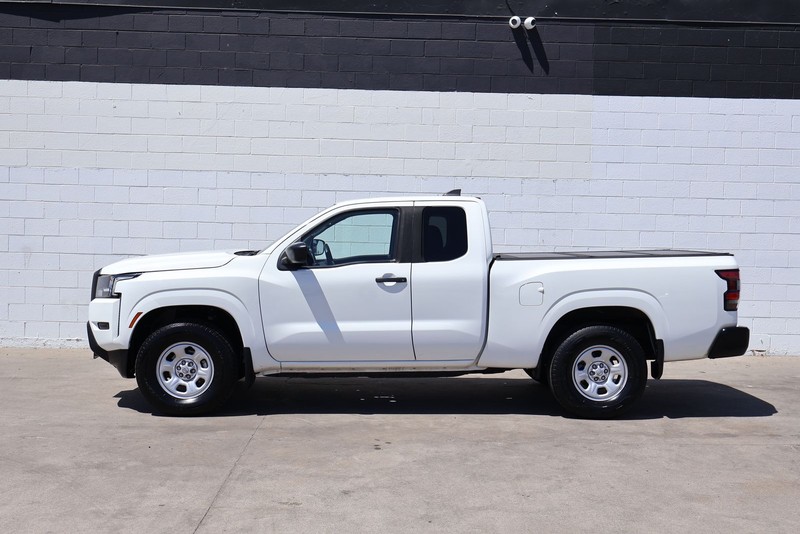 Nissan Frontier Vehicle Full-screen Gallery Image 10