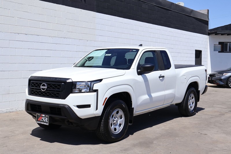 Nissan Frontier Vehicle Full-screen Gallery Image 11