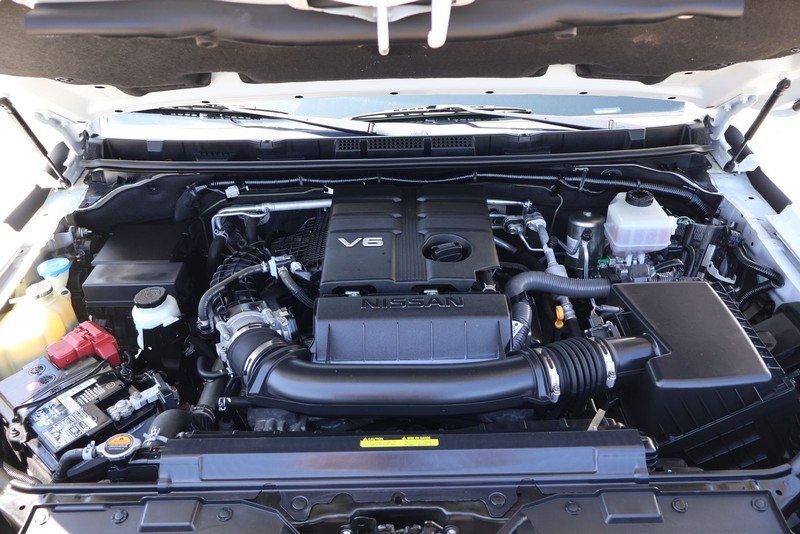 Nissan Frontier Vehicle Full-screen Gallery Image 12