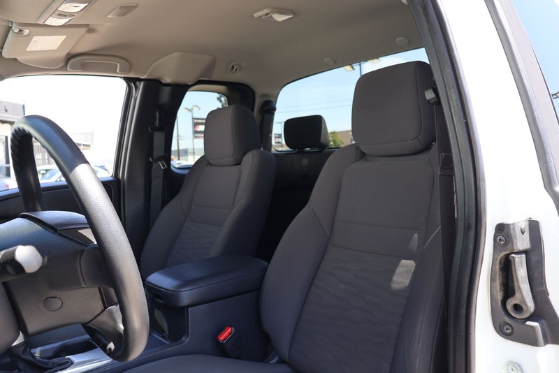Nissan Frontier Vehicle Full-screen Gallery Image 16