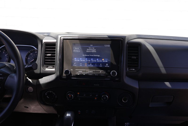 Nissan Frontier Vehicle Full-screen Gallery Image 20