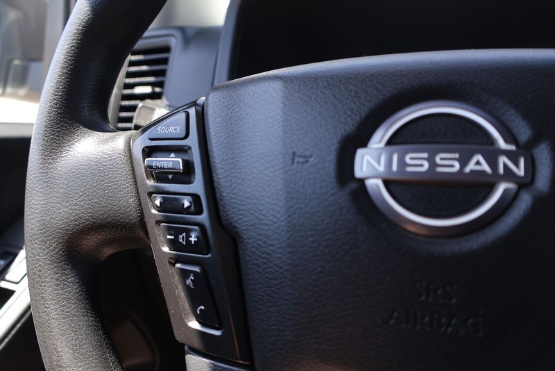 Nissan Frontier Vehicle Full-screen Gallery Image 23