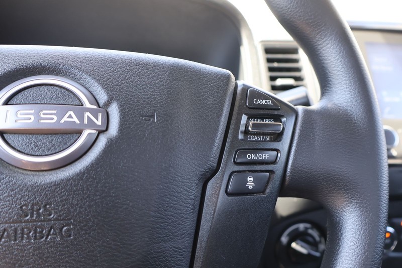 Nissan Frontier Vehicle Full-screen Gallery Image 24