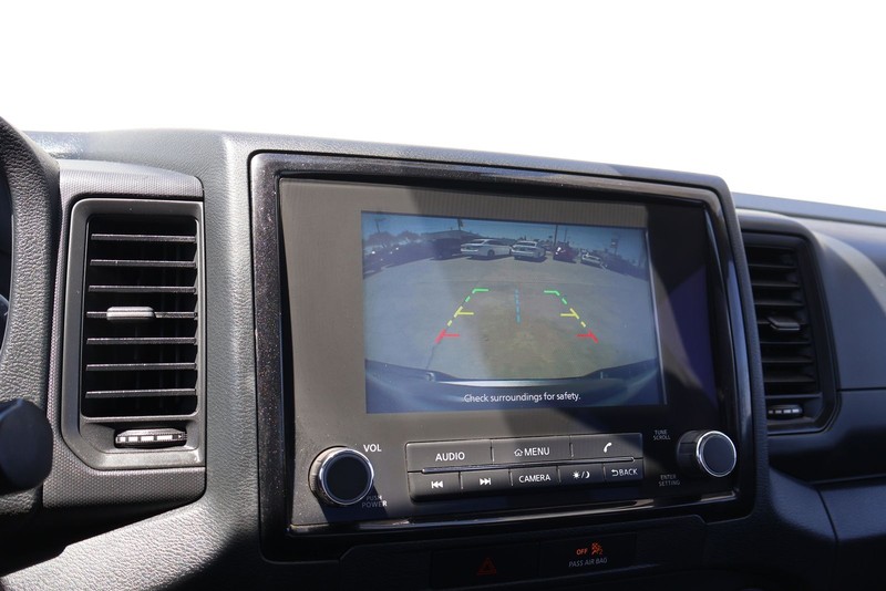 Nissan Frontier Vehicle Full-screen Gallery Image 26