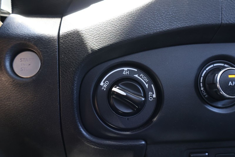 Nissan Frontier Vehicle Full-screen Gallery Image 27