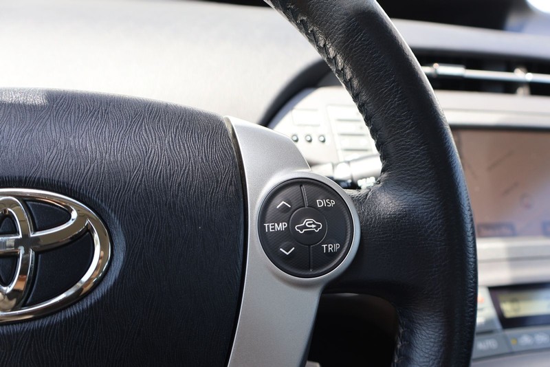 Toyota Prius Plug-In Vehicle Full-screen Gallery Image 24