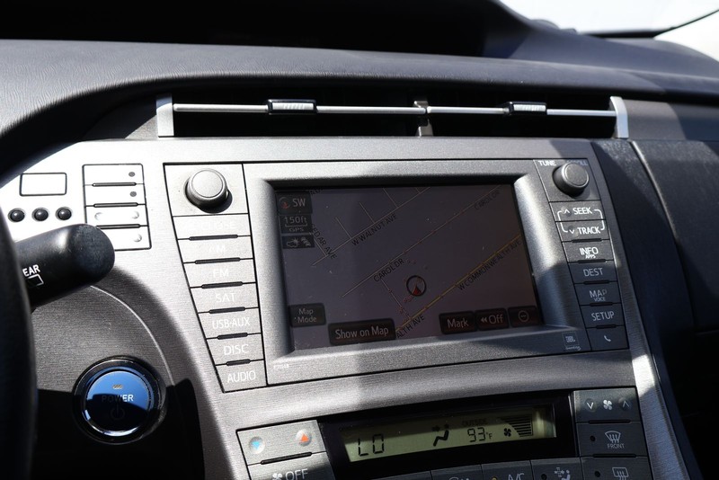 Toyota Prius Plug-In Vehicle Full-screen Gallery Image 26