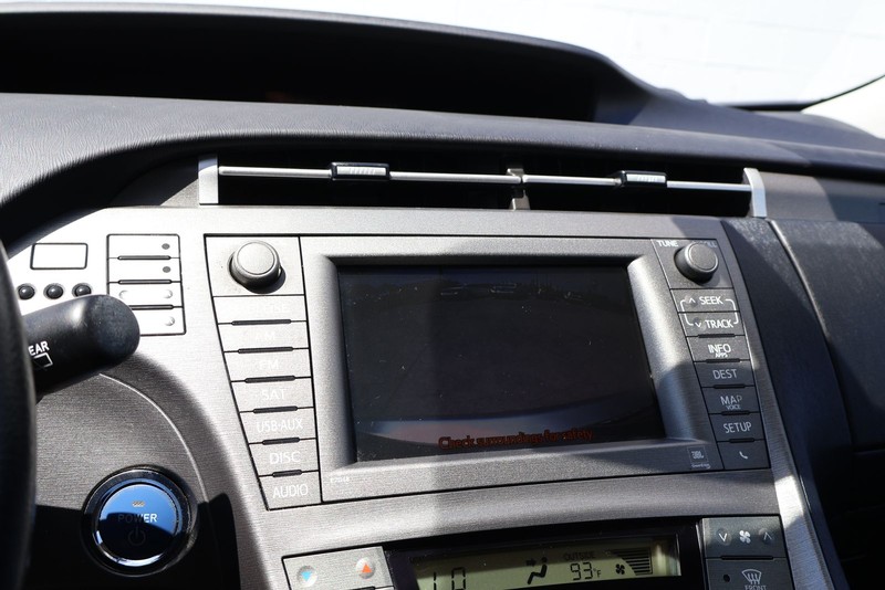 Toyota Prius Plug-In Vehicle Full-screen Gallery Image 27