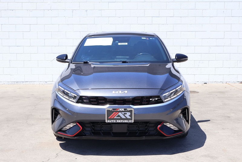 Kia Forte Vehicle Full-screen Gallery Image 02