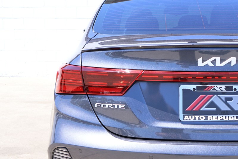 Kia Forte Vehicle Full-screen Gallery Image 07