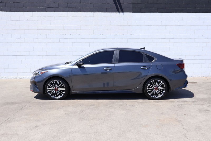 Kia Forte Vehicle Full-screen Gallery Image 10