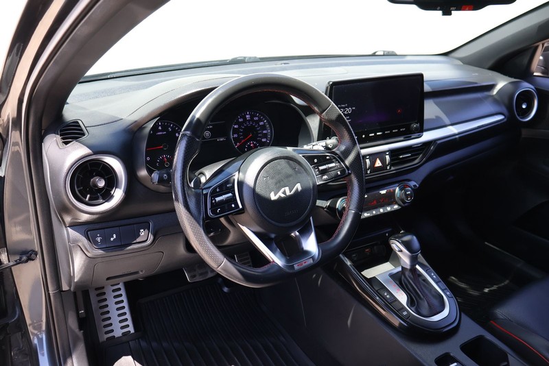 Kia Forte Vehicle Full-screen Gallery Image 14