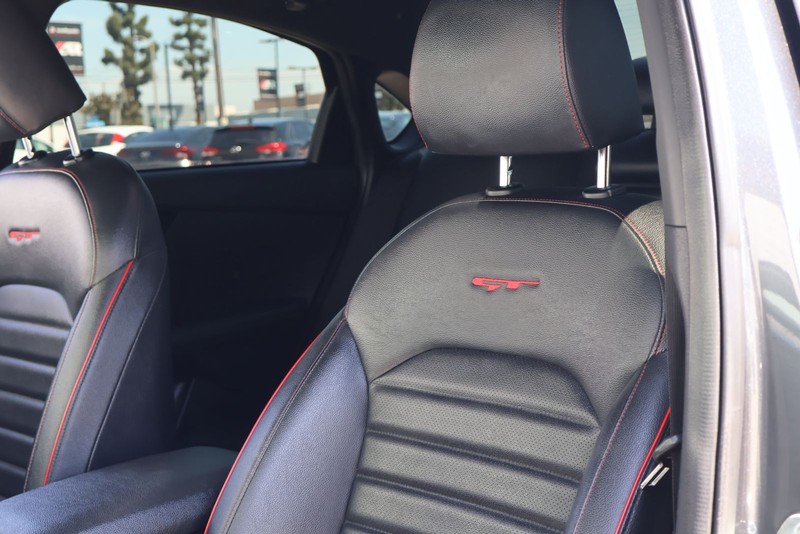 Kia Forte Vehicle Full-screen Gallery Image 16