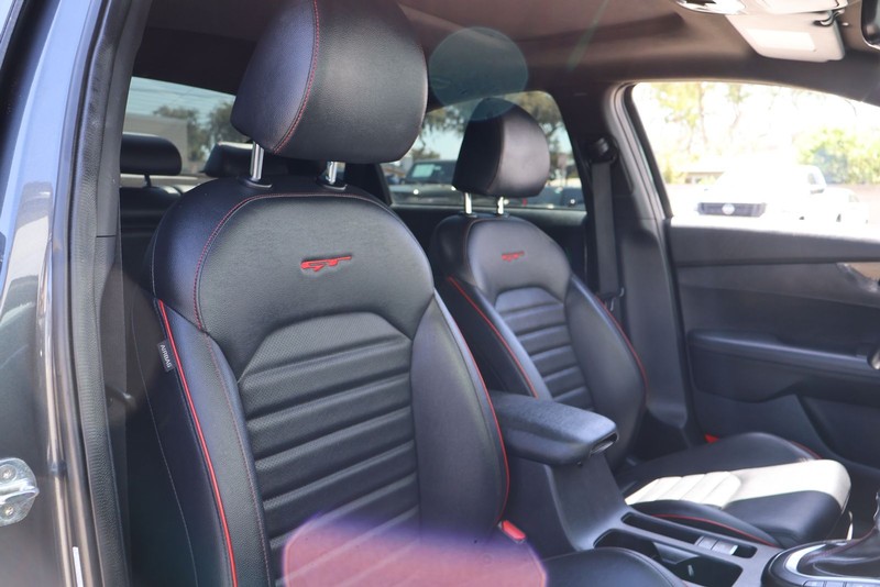 Kia Forte Vehicle Full-screen Gallery Image 18