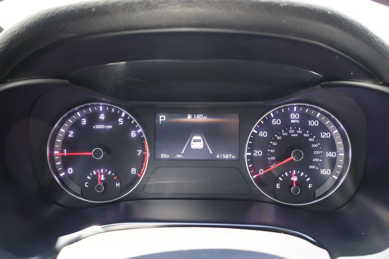 Kia Forte Vehicle Full-screen Gallery Image 21