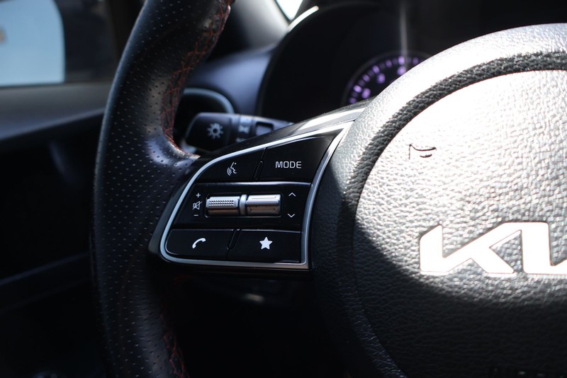 Kia Forte Vehicle Full-screen Gallery Image 23