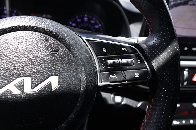 Kia Forte Vehicle Full-screen Gallery Image 24