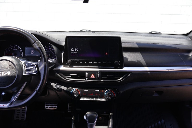 Kia Forte Vehicle Full-screen Gallery Image 25