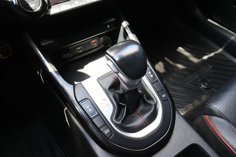 Kia Forte Vehicle Full-screen Gallery Image 28