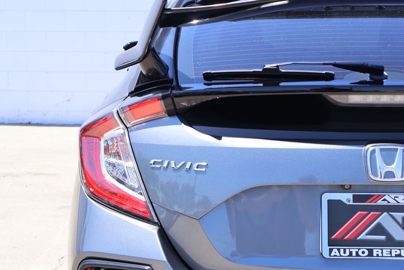 Honda Civic Hatchback Vehicle Full-screen Gallery Image 07