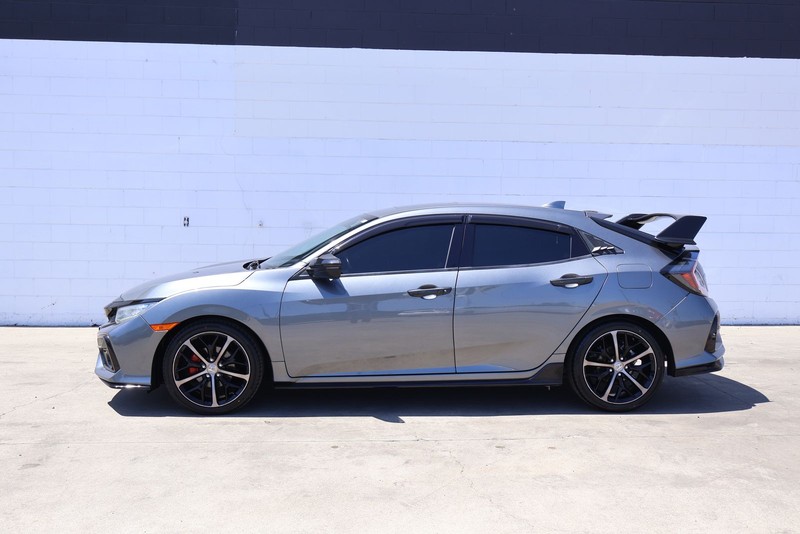 Honda Civic Hatchback Vehicle Full-screen Gallery Image 10