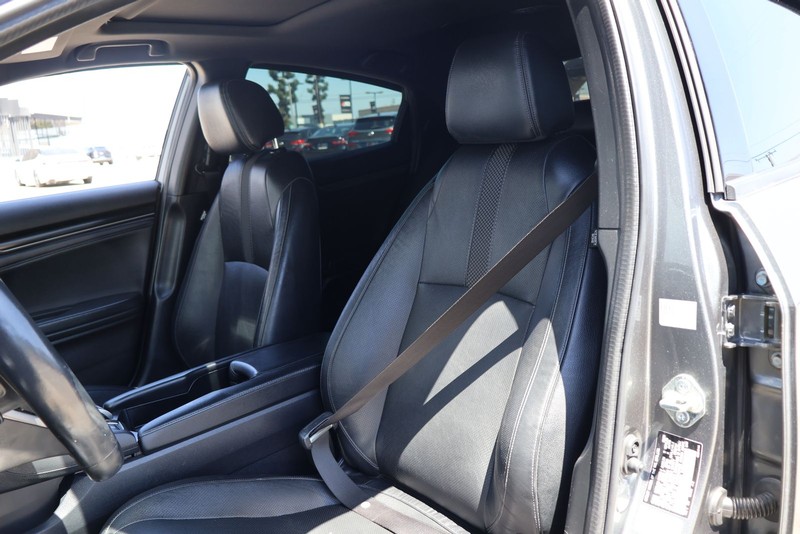Honda Civic Hatchback Vehicle Full-screen Gallery Image 16