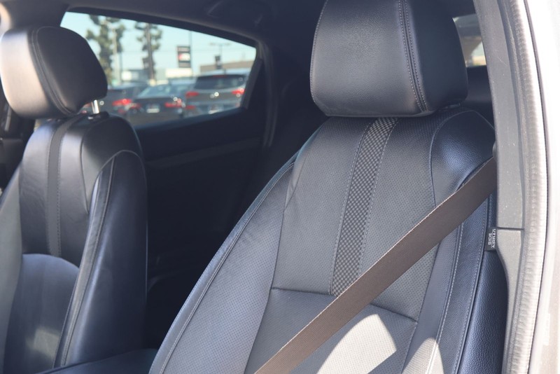 Honda Civic Hatchback Vehicle Full-screen Gallery Image 17
