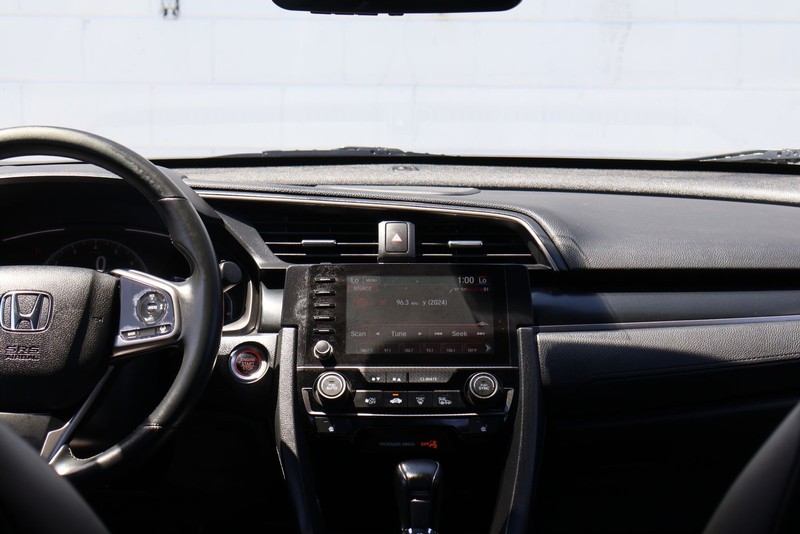 Honda Civic Hatchback Vehicle Full-screen Gallery Image 26