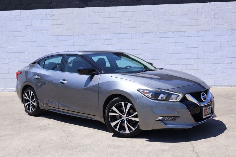 Nissan Altima Vehicle Full-screen Gallery Image 01