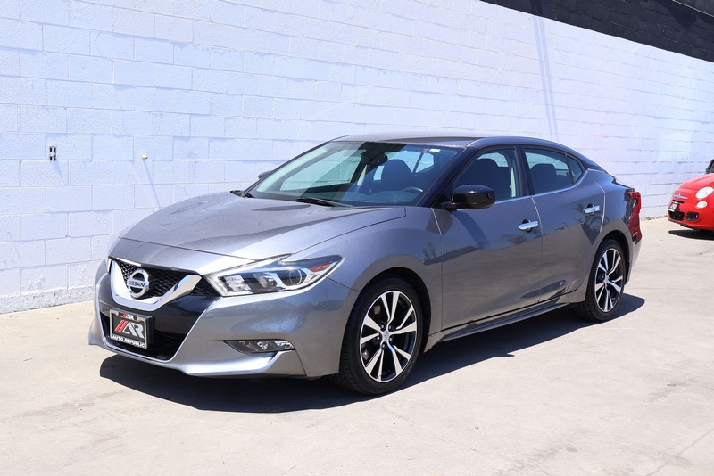 Nissan Altima Vehicle Full-screen Gallery Image 11