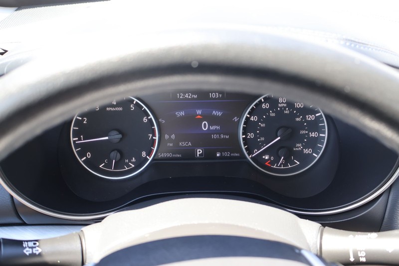 Nissan Altima Vehicle Full-screen Gallery Image 22