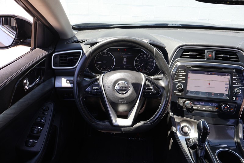 Nissan Altima Vehicle Full-screen Gallery Image 23