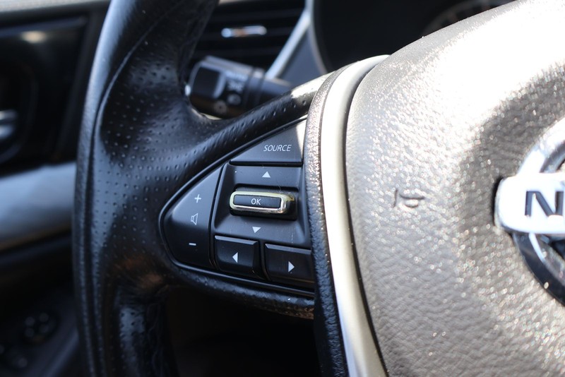Nissan Altima Vehicle Full-screen Gallery Image 24