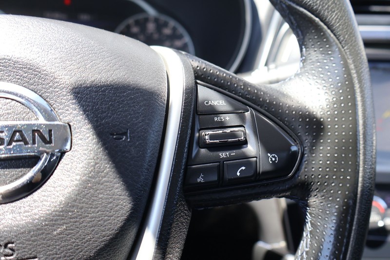 Nissan Altima Vehicle Full-screen Gallery Image 25