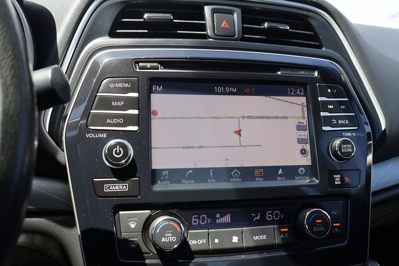 Nissan Altima Vehicle Full-screen Gallery Image 27