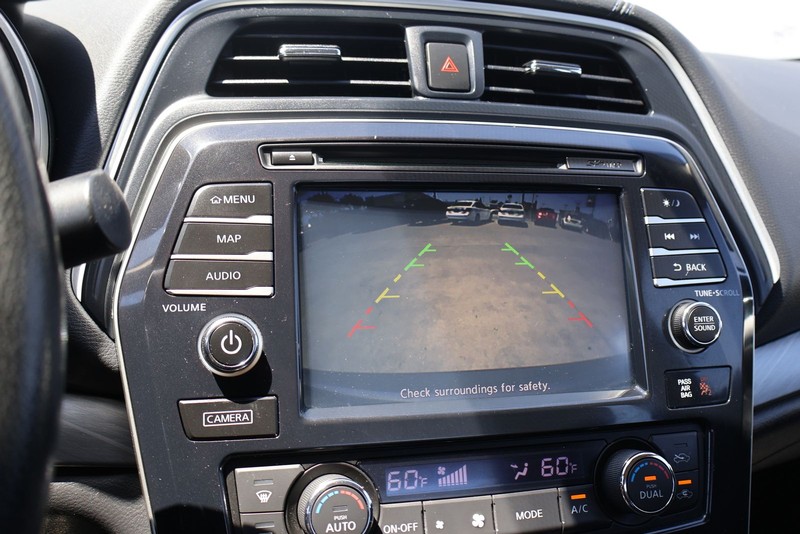 Nissan Altima Vehicle Full-screen Gallery Image 28