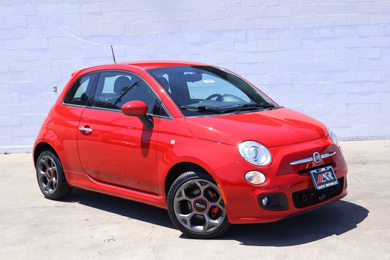 FIAT 500 Vehicle Full-screen Gallery Image 01