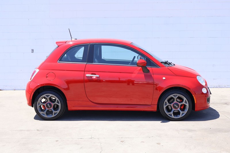FIAT 500 Vehicle Full-screen Gallery Image 04