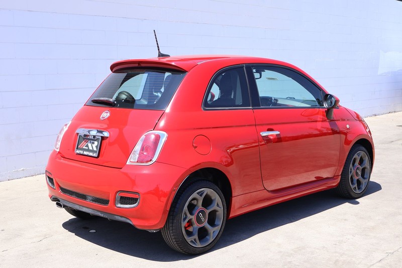 FIAT 500 Vehicle Full-screen Gallery Image 05
