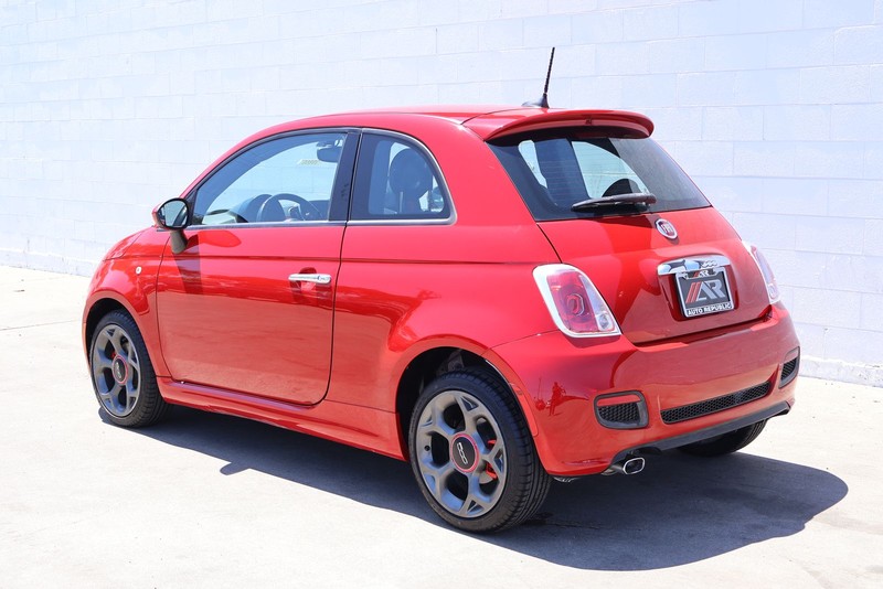 FIAT 500 Vehicle Full-screen Gallery Image 07
