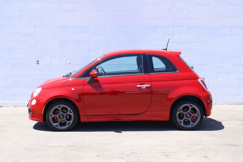 FIAT 500 Vehicle Full-screen Gallery Image 08