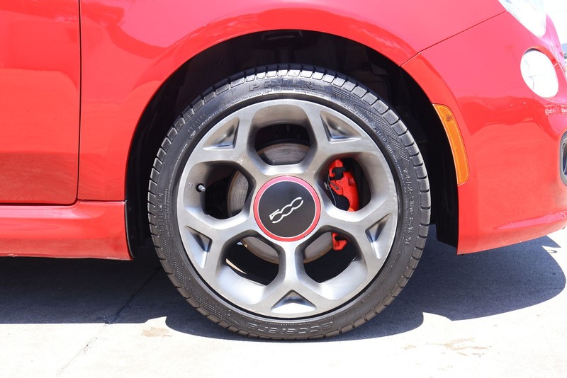 FIAT 500 Vehicle Full-screen Gallery Image 11