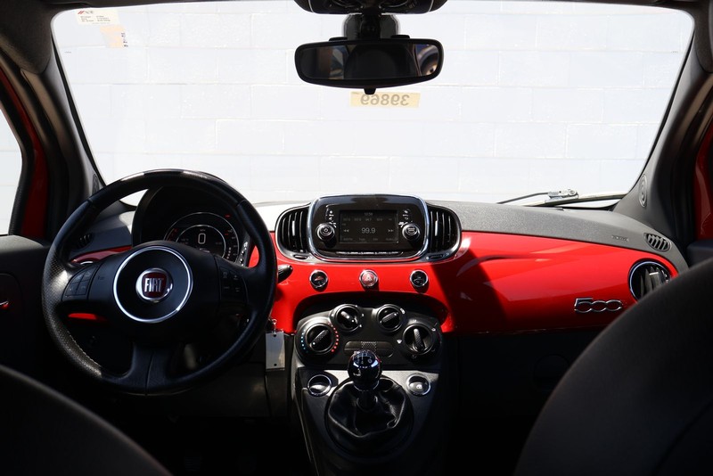 FIAT 500 Vehicle Full-screen Gallery Image 18
