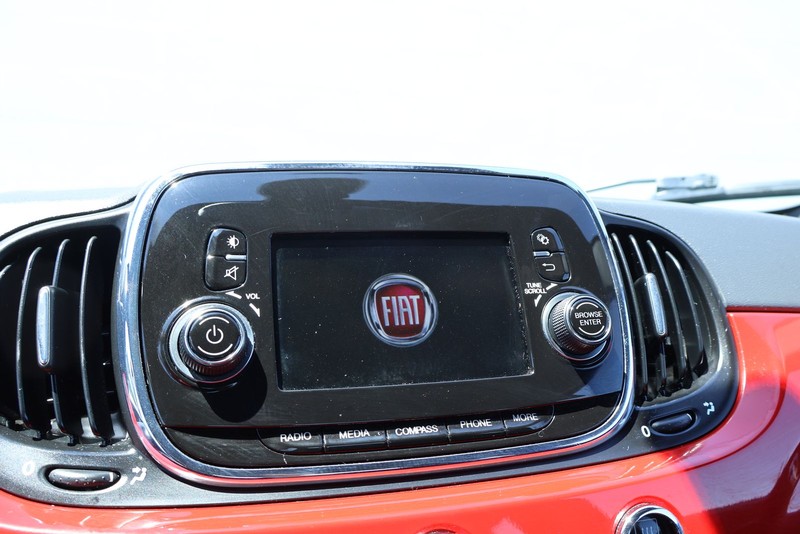 FIAT 500 Vehicle Full-screen Gallery Image 23